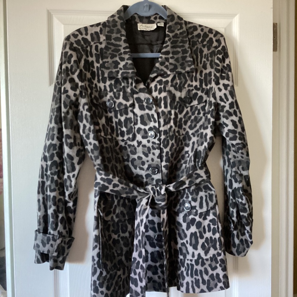 Linea by Louis Dell'Olio Black/Gray Animal Print Jacket. 4 pockets lightly worn.